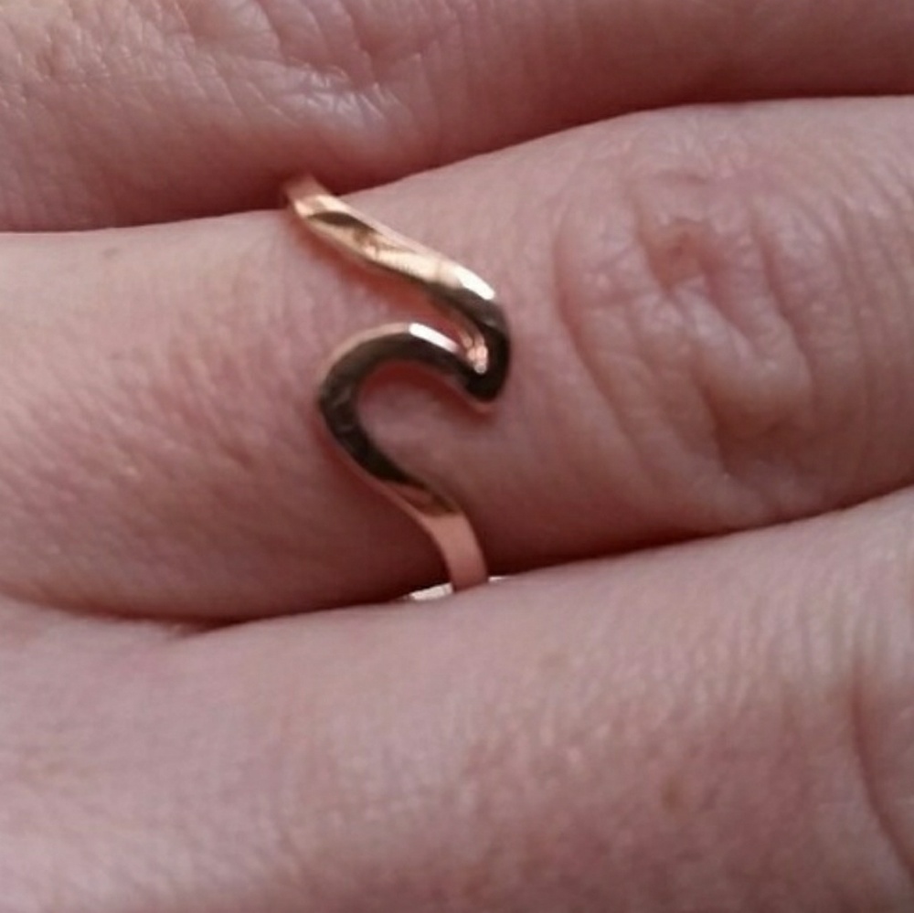 🎈NWT Rose gold 925 dainty wave ring - Picture 3 of 5
